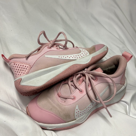 Nike girls volleyball, shoe pink! - Picture 6 of 6